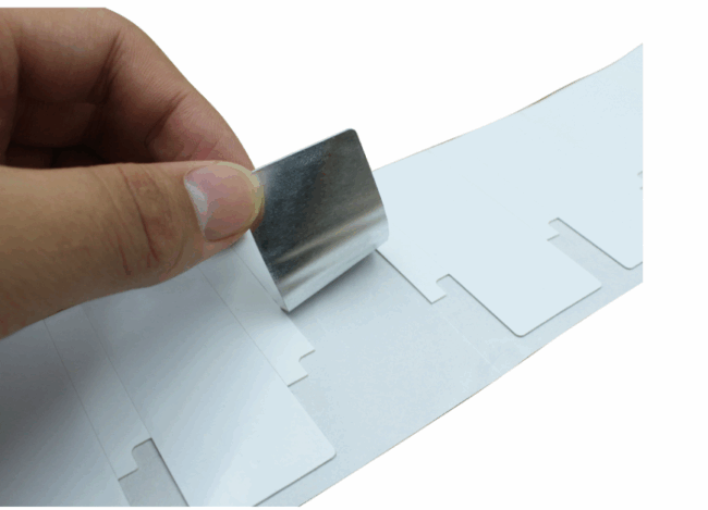 Flexible anti-metal label