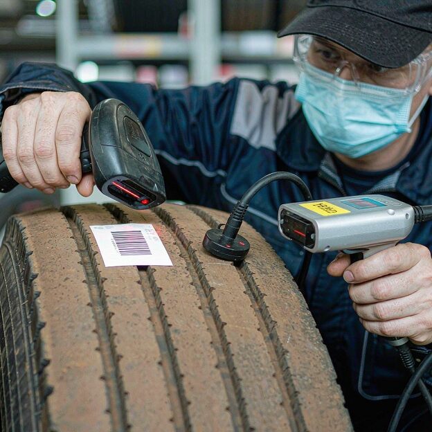 RFID vs Barcode for Tire Tracking